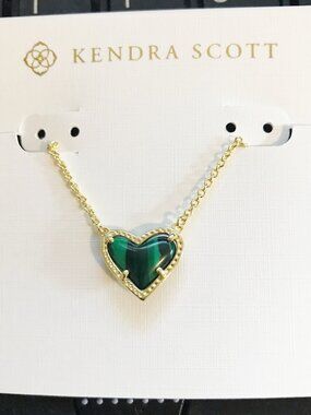 Kendra Scott Ari Gold Tone Malachite Pendant Short Necklace